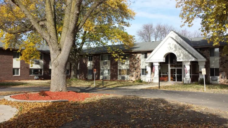 undefined apartments for rent - image - graceland-exterior39257-1920w.jpeg