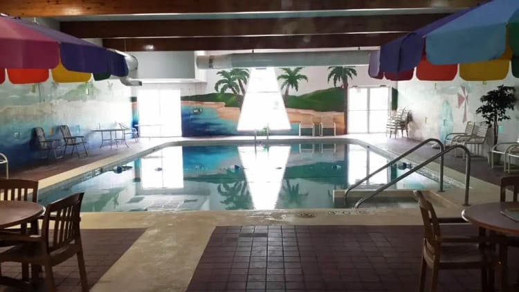 undefined apartments for rent - image - graceland-pool39257-1920w.png